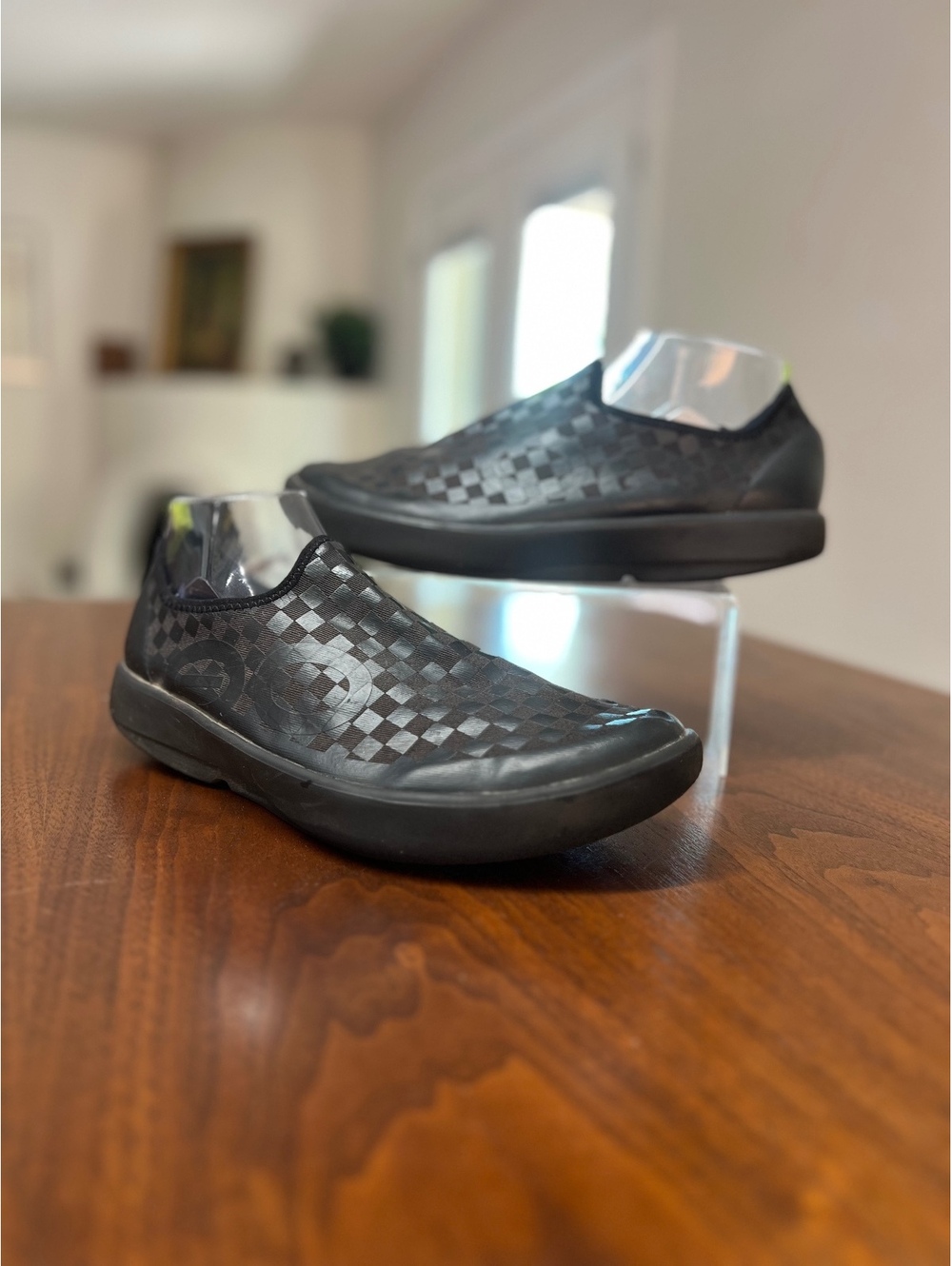 OOFOS OOmg eeZee Low Mens 11 Black Checkered Recovery Shoes
